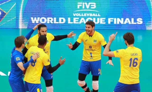 V&ocirc;lei masculino do Brasil faz 3 a 1 nos Estados Unidos e decidir&aacute; Liga Mundial