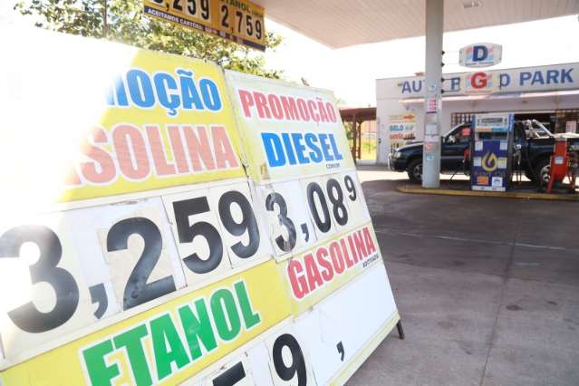 Postos ignoram Petrobras e sobem pre&ccedil;o de combust&iacute;veis, mostra Procon