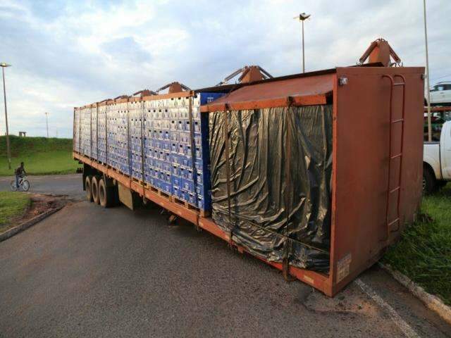 Pe&ccedil;a quebra, carreta fica atravessada e interdita acesso ao macroanel 