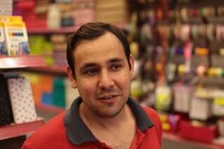 Felipe, gerente de livraria no Centro da Capital (Foto Fernando Antunes)