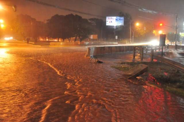 Defesa Civil alerta para que v&aacute;rios pontos da cidade sejam evitados