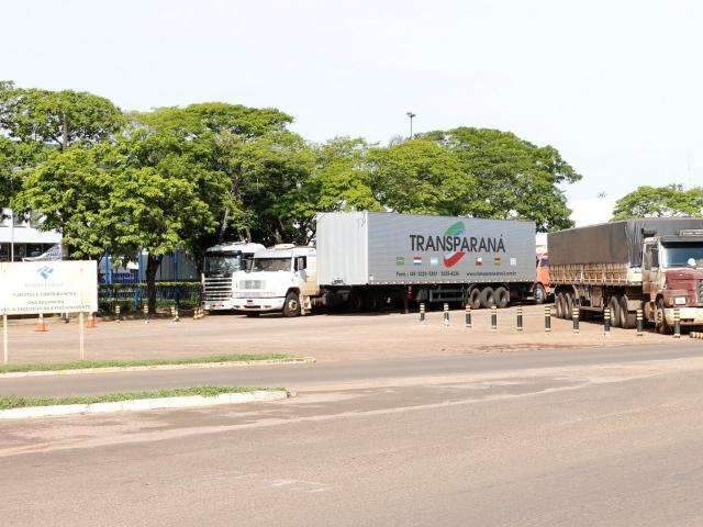 Fila de caminh&otilde;es aumenta e greve de auditores pode seguir at&eacute; dezembro