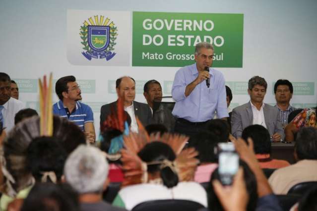 Em conversa com ind&iacute;os, Reinaldo promete reuni&atilde;o com Dilma sobre demarca&ccedil;&atilde;o