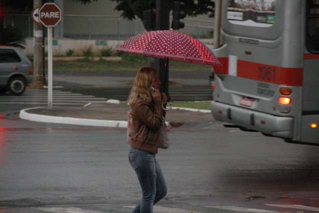Chuva j&aacute; atinge algumas regi&otilde;es de Campo Grande