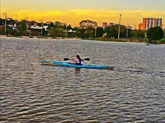 Com proposta de reabilita&ccedil;&atilde;o, projeto revela paratletas na lagoa de parque