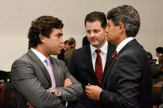 Beto Pereira, ao lado de Renato Câmara e Rinaldo Modesto, durante sessão na Assembleia (Foto: Assessoria/ALMS)