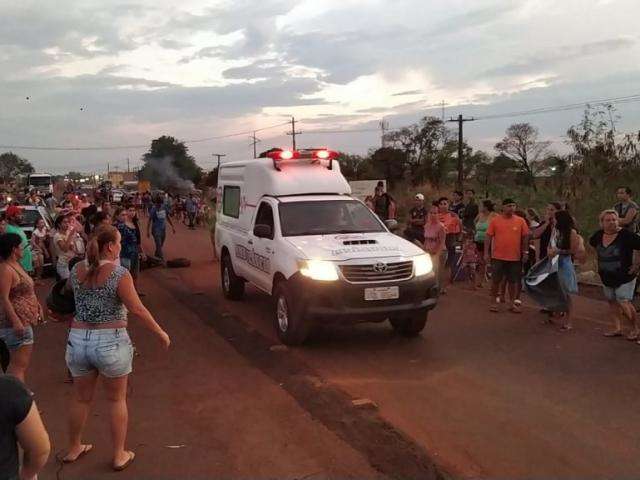 Moradores suspendem bloqueio da 156 e se re&uacute;nem com vice-governador
