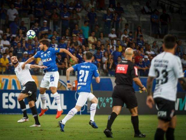 Com gol de David, Cruzeiro vence o Corinthians por 1 a 0 no Mineir&atilde;o