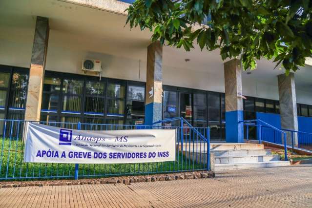 Servidores de 4 &oacute;rg&atilde;os continuam em greve e impasse causa preju&iacute;zos