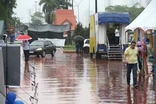 Por conta da chuva, movimento na Cidade da Vida foi baixo (Foto: Marcos Ermínio)