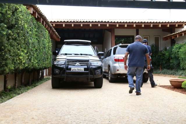 Pecuarista &eacute; levado para Superintend&ecirc;ncia da PF para prestar depoimento