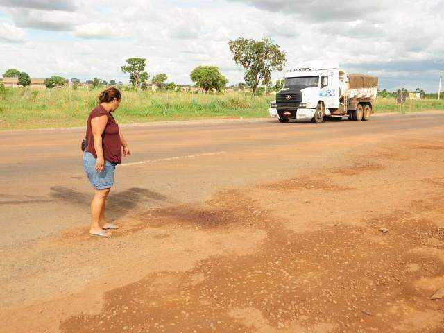 M&atilde;e de jovem morto perto do lix&atilde;o nega invas&atilde;o de pista