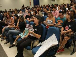 Professores acompanharam sessão na Câmara de Vereadores. (Foto: Marcos Ermínio)