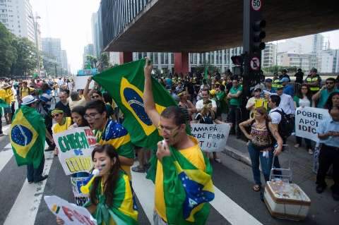 ﻿Protesto começa a reunir manifestantes em quatro capitais do país