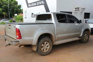Camionete recuperada pelos policias do 10ª Batalhão da PM. (Foto: Marcos Ermínio)