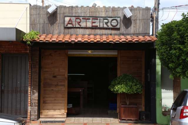 Unindo a madeira com o ferro, loja tem charme r&uacute;stico e estilo pr&oacute;prio