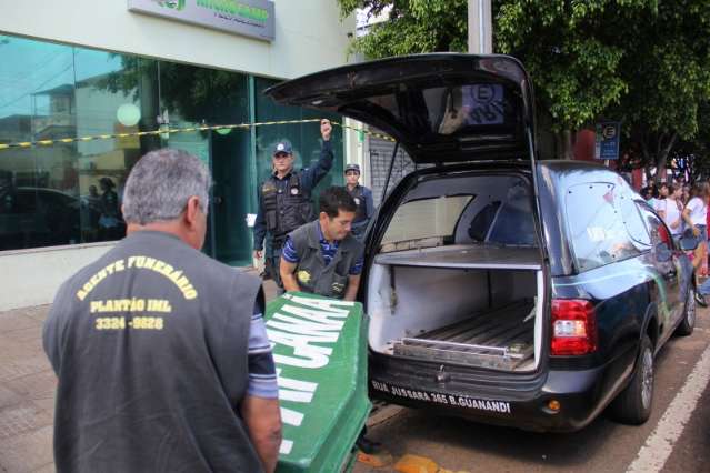Delegado trabalha com hip&oacute;tese de crime passional em morte de professor