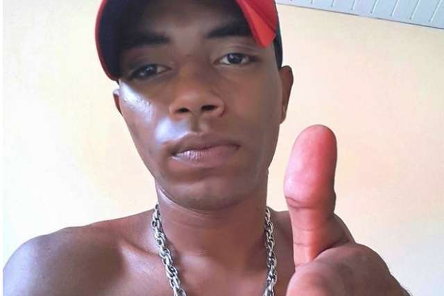 Ap&oacute;s seis meses em coma, jovem baleado com tiro no ouvido morre em casa 
