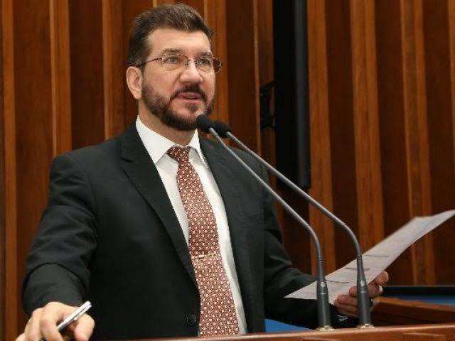 Deputado cai em blitz da Lei Seca, mas recusa baf&ocirc;metro e perde CNH