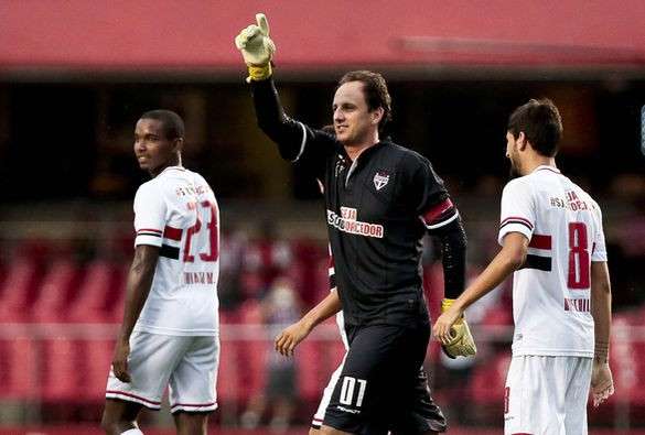 Time misto do S&atilde;o Paulo goleia f&aacute;cil o Linense com gol de falta de Ceni