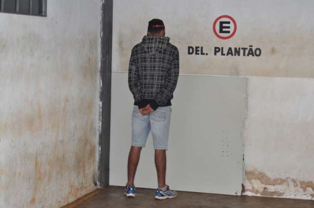 Jovem &eacute; preso ap&oacute;s pegar emprestada moto que foi furtada