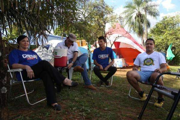 Acampamento tem data para terminar e grupo j&aacute; procura local da festa