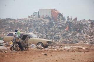 Chorume do lixão estaria sendo despejado no Rio Anhanduizinho (Foto: arquivo) 