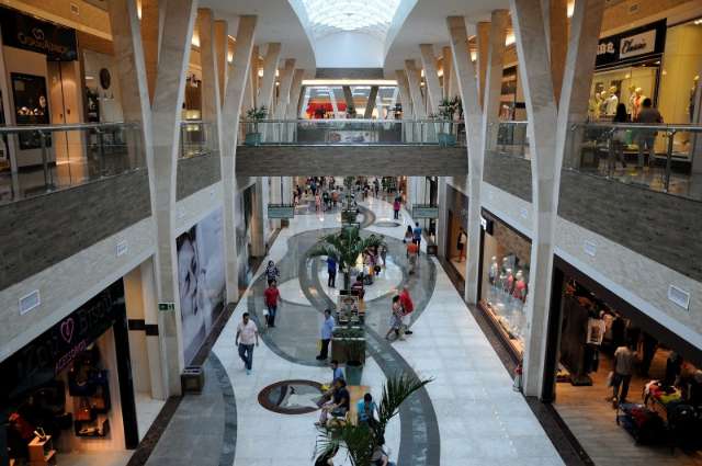 De noite rom&acirc;ntica a carro 0 km, shoppings querem atrair mais clientes