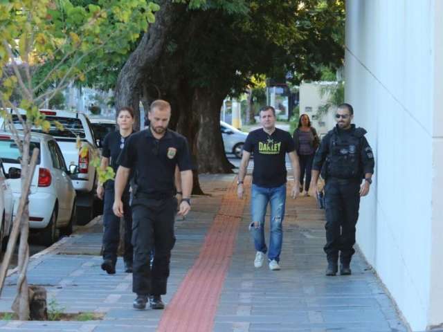 V&Iacute;DEO: PF vasculhou apartamento de Puccinelli e de vizinho, diz testemunha