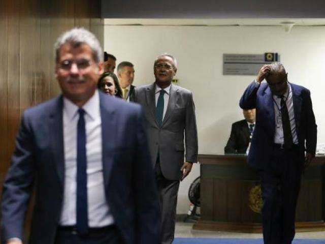 PMDB fecha apoio &agrave; reforma trabalhista, mas Renan segue l&iacute;der no Senado