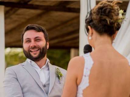 Sem desconfiar de nada, Jo&atilde;o recebeu convite para o pr&oacute;prio &quot;casamento surpresa&quot;
