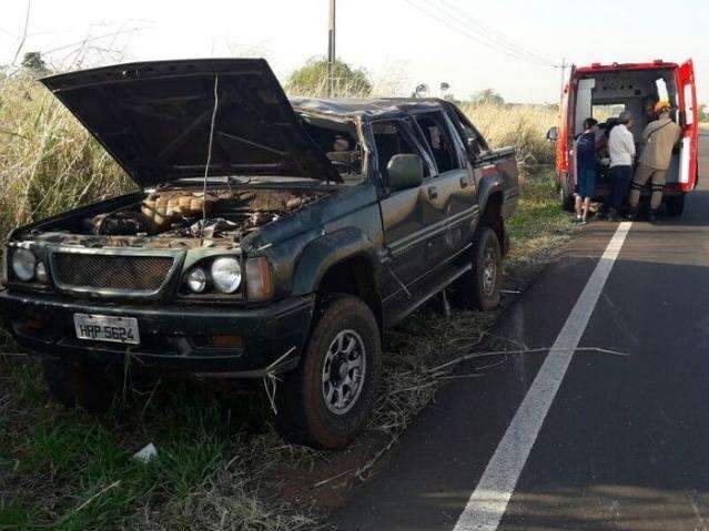 A caminho de vel&oacute;rio, condutor capota caminhonete e seis ficam feridos