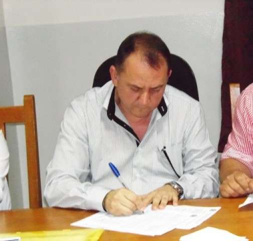 Justi&ccedil;a concede liminar e prefeito afastado retorna ao cargo