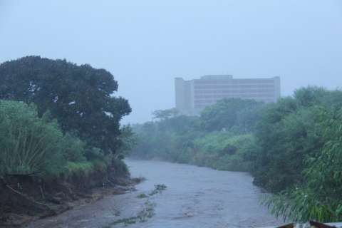 Chuva no início da tarde foi mais forte no Centro e Jardim dos Estados