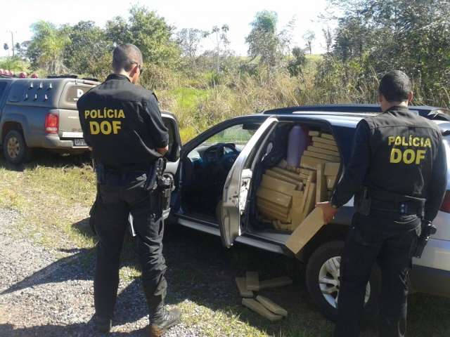 Homem &eacute; preso com mais de uma tonelada de maconha em carro roubado