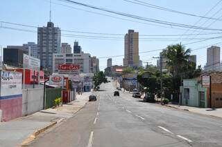 Na área central, o asfalto na 14 de Julho resiste há vários anos. (Foto: Edmir Conceição)