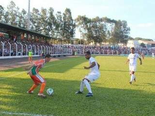 Estádio Virotão ficou praticamente lotado para semifinal contra o Itaporã (Foto: Divulgação/Naviraiense)