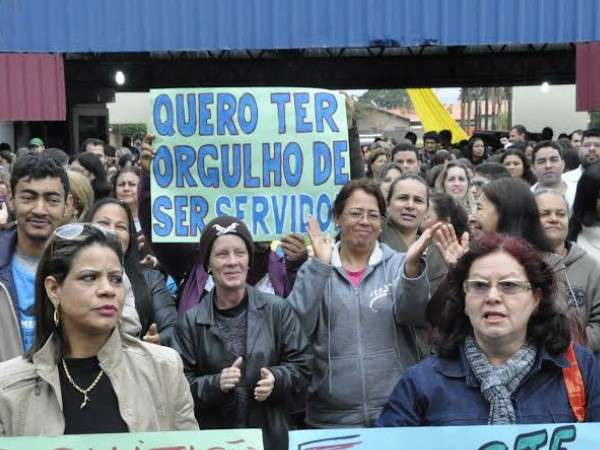 Servidores de Dourados dão prazo de 7 dias para negociar salários