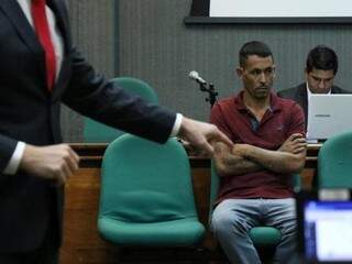 Réu pede para deixar júri e acusação alega que morte de mecânico foi premeditada Réu pede para deixar júri e acusação alega que morte de mecânico foi premeditada