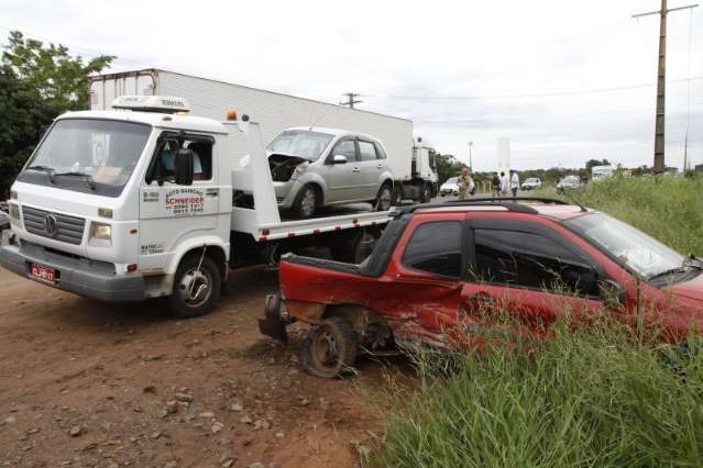 Duas pessoas ficam gravemente feridas em acidente na BR-163 