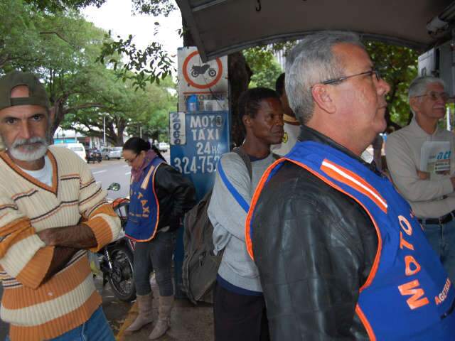  Chegada da primeira frente fria faz popula&ccedil;&atilde;o tirar casacos do arm&aacute;rio