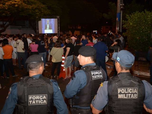 Debate na madrugada repete polariza&ccedil;&atilde;o entre Bernal e Giroto