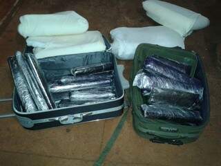 Droga estava dentro de duas malas que foram apreendidas pela PM (Foto: Divulgação/ PM)