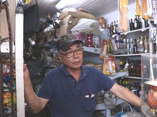 Atsushi Nakamura, comerciante do Mercadão, em entrevista (Foto: Henrique Kawaminami)