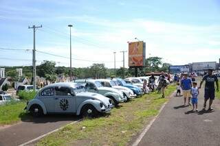 Legião de Fuscas invade avenida para celebrar dia do ‘queridinho’ do Brasil Legião de Fuscas invade avenida para celebrar dia do ‘queridinho’ do Brasil