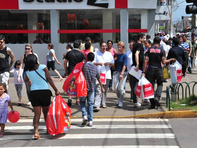  Com&eacute;rcio passa a funcionar at&eacute; 22h a partir do dia 12 de dezembro
