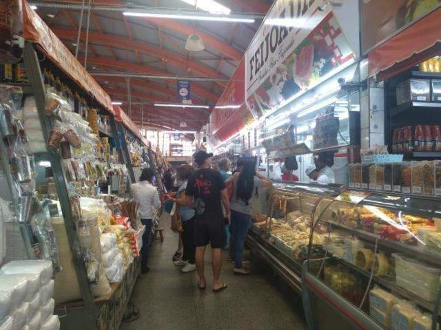 Da pastelaria ao a&ccedil;ougue, Dia dos Pais leva 5 mil pessoas ao Mercad&atilde;o