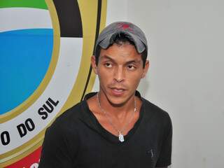 Tiago Mizael é acusado de ter jogado a gasolina na vítima. 