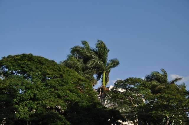 S&aacute;bado amanhece com temperatura amena e dia ser&aacute; quente na Capital
