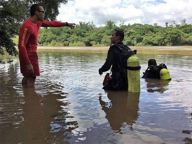 Adolescente de 12 anos morre afogado e pai desaparece em c&oacute;rrego